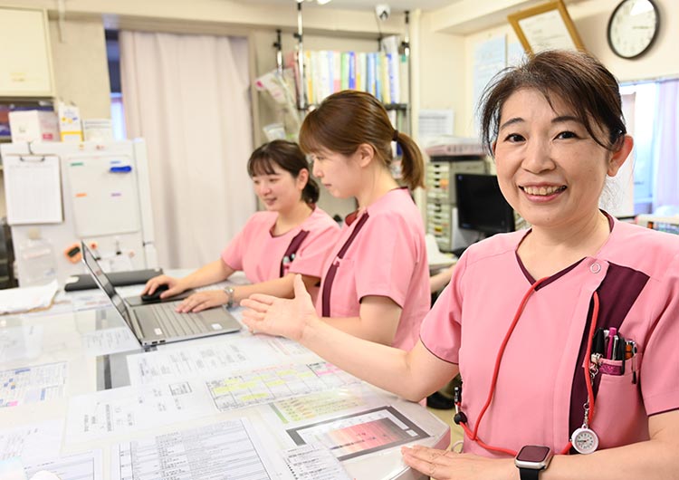 横浜甦生病院のスタッフステーション